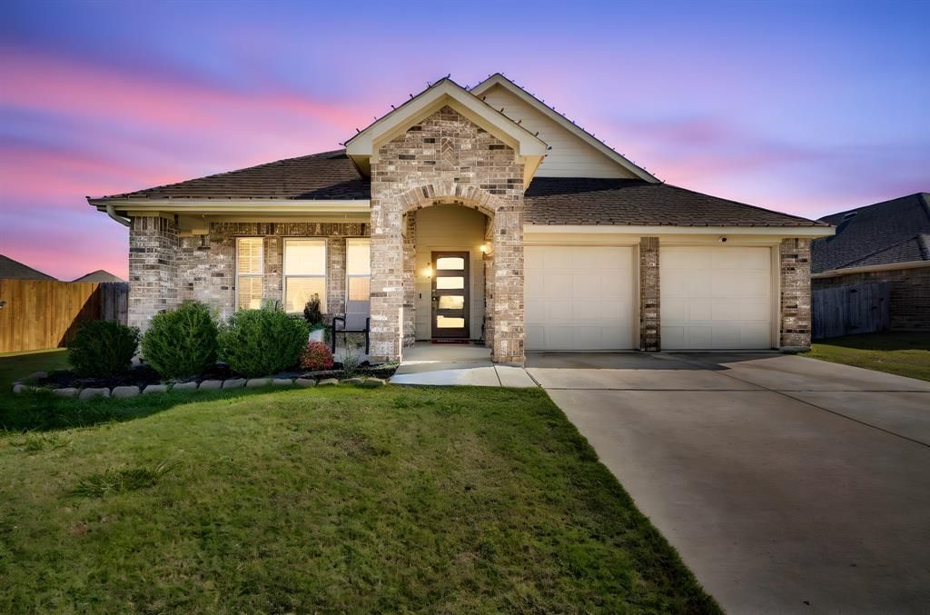 254 Equestrian Drive, Waxahachie, TX 75165 Main Photo