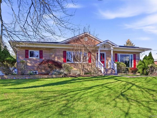 10 Hewitt Drive, Northport, NY 11768