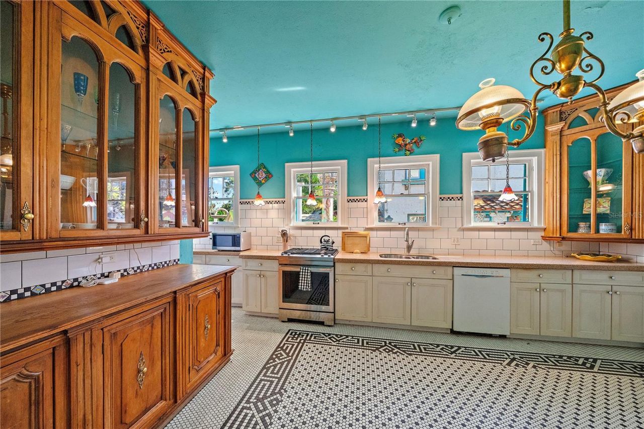 2830 Bay Shore Circle, Sarasota, FL 34234 Photo