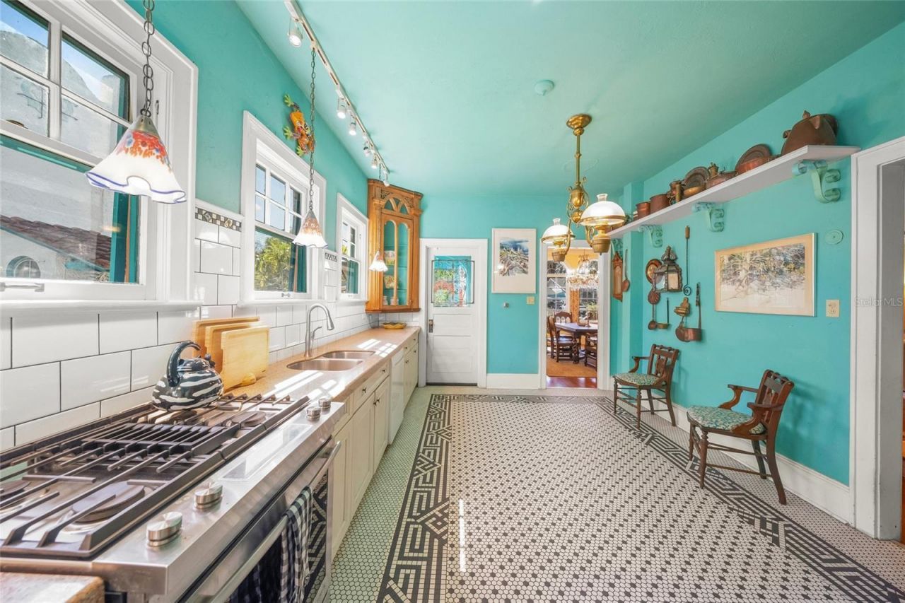 2830 Bay Shore Circle, Sarasota, FL 34234 Photo