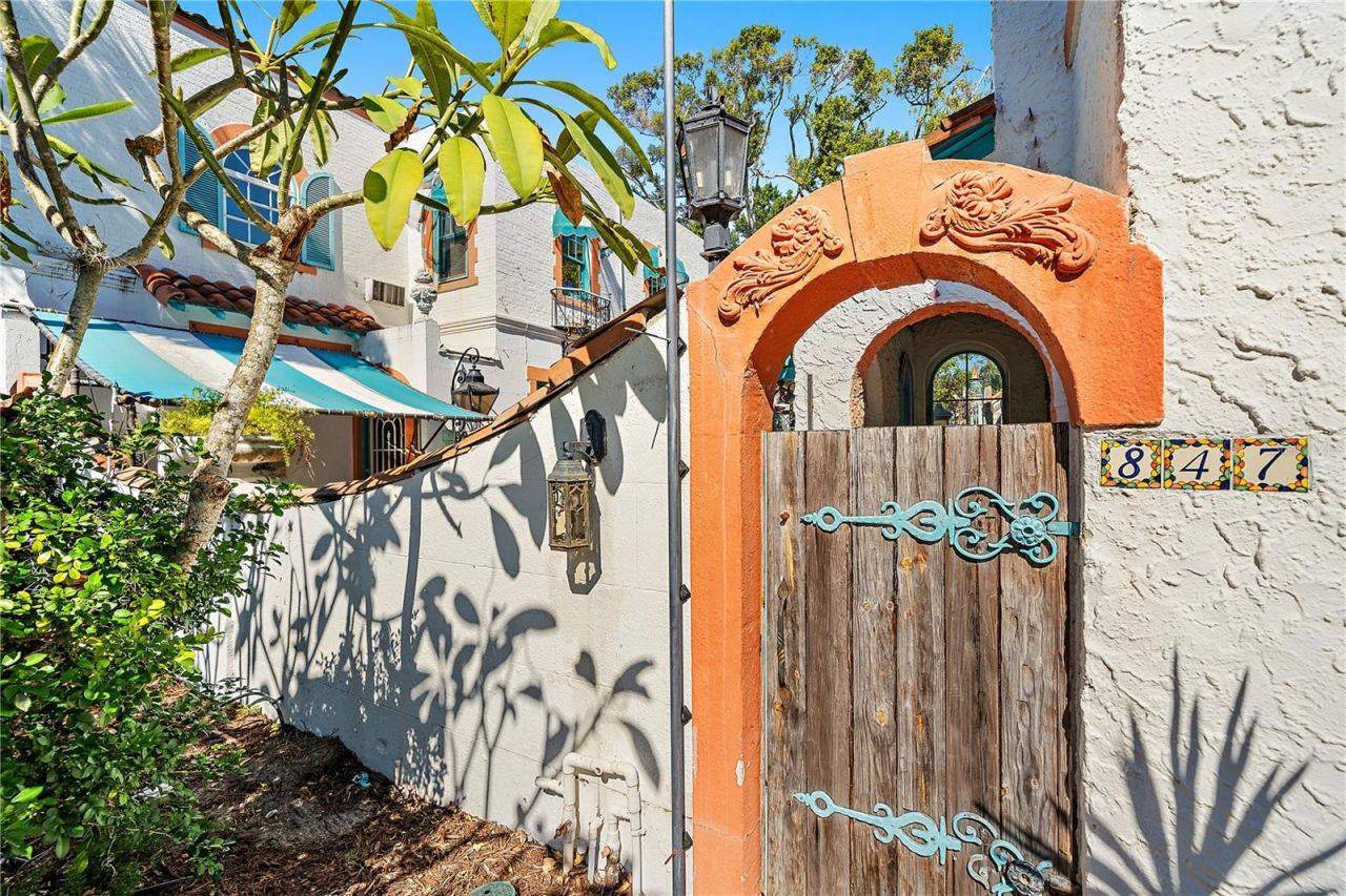 2830 Bay Shore Circle, Sarasota, FL 34234 Photo