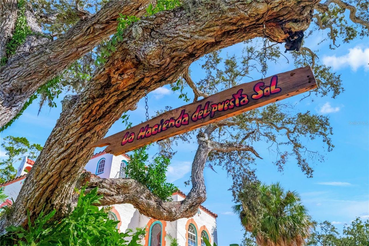 2830 Bay Shore Circle, Sarasota, FL 34234 Photo