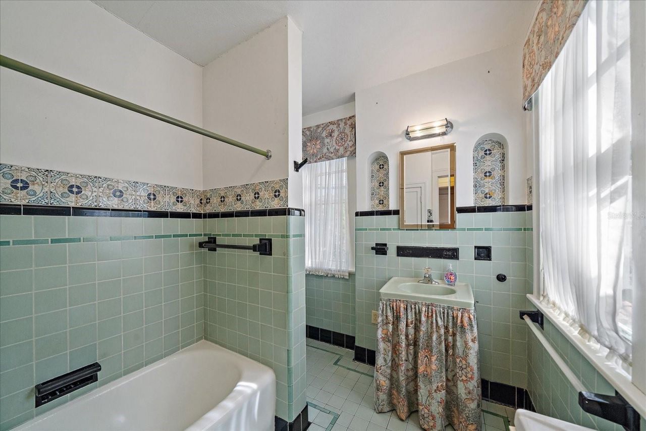 2830 Bay Shore Circle, Sarasota, FL 34234 Photo