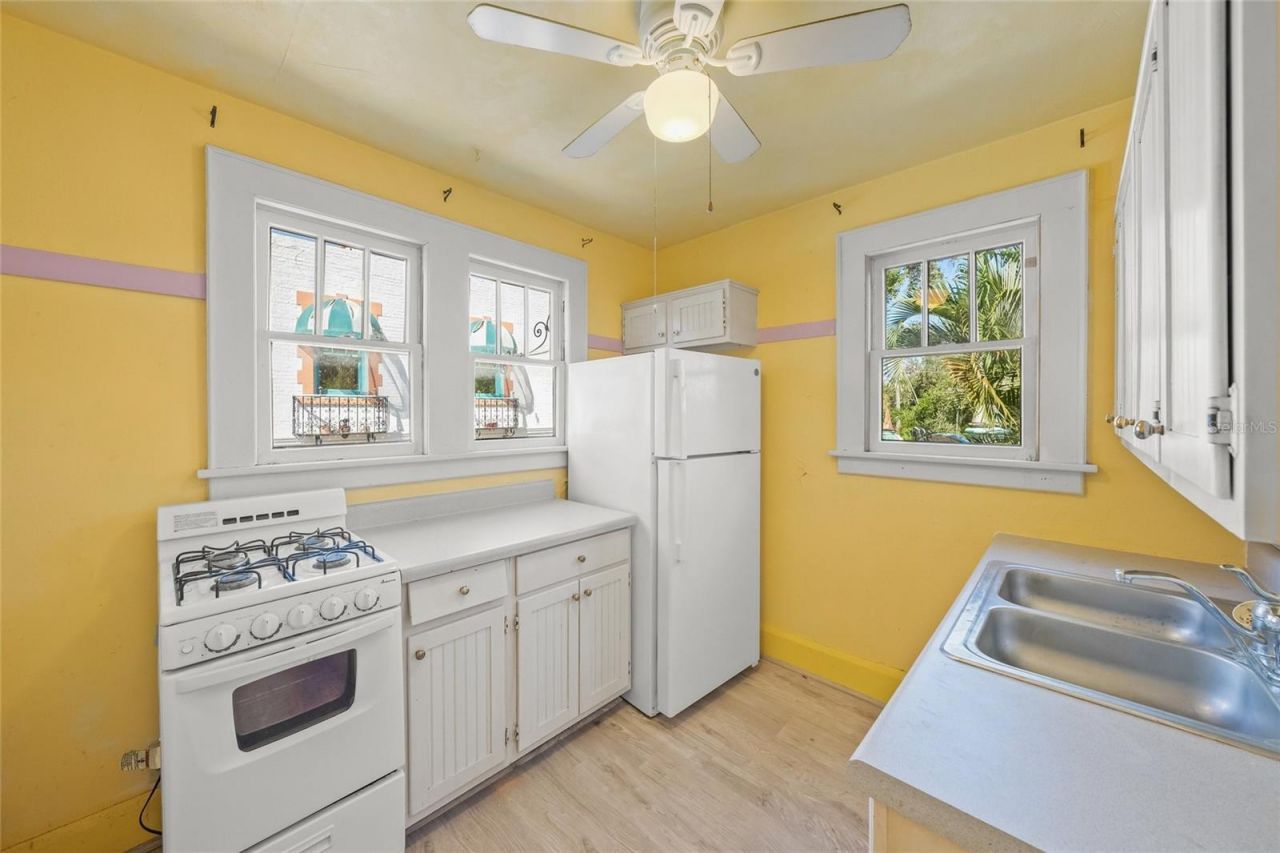 2830 Bay Shore Circle, Sarasota, FL 34234 Photo