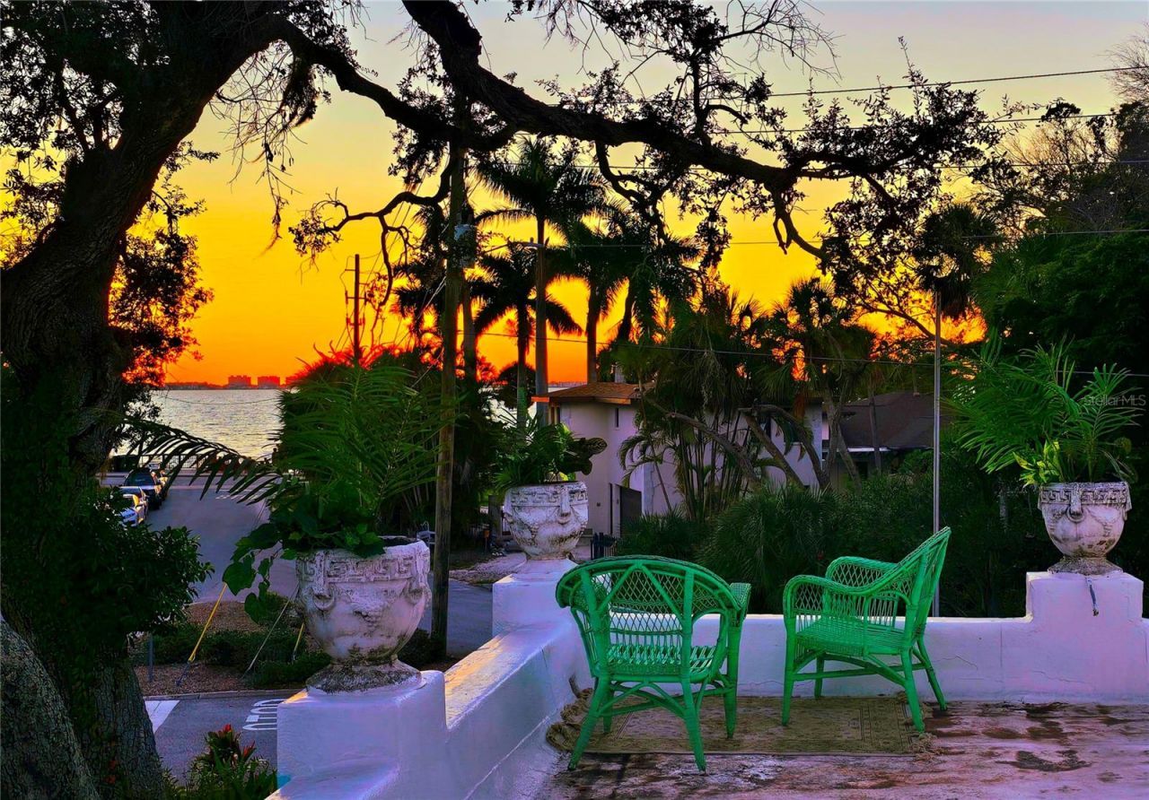 2830 Bay Shore Circle, Sarasota, FL 34234 Photo