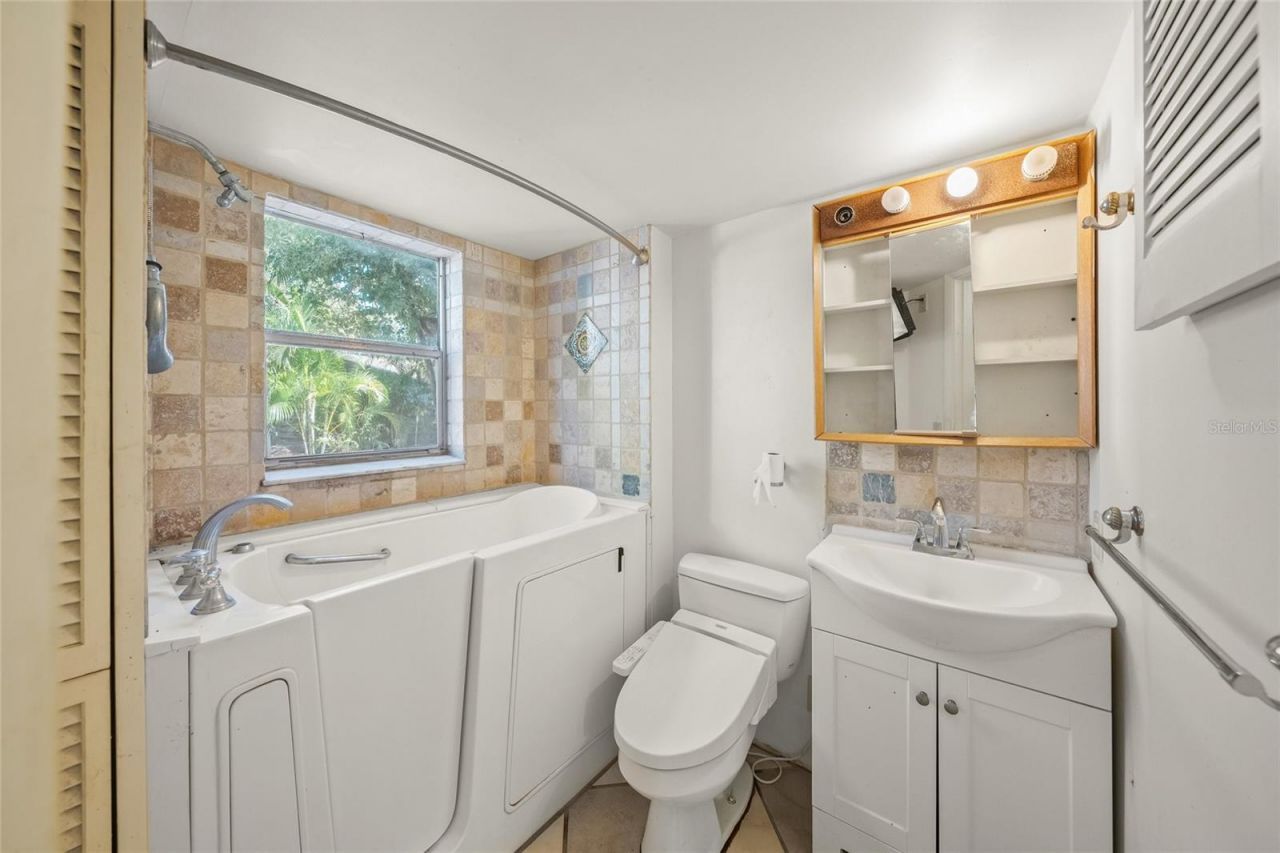 2830 Bay Shore Circle, Sarasota, FL 34234 Photo