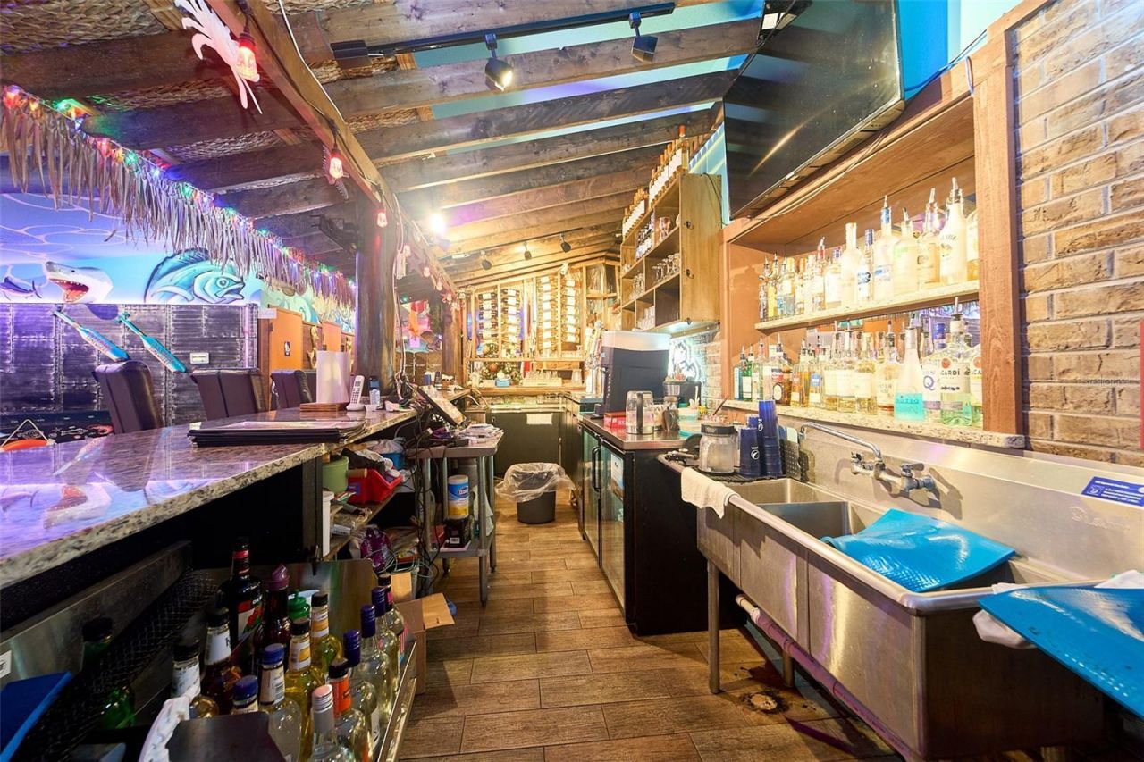 704 E Brandon Boulevard, Brandon, FL 33511 Photo