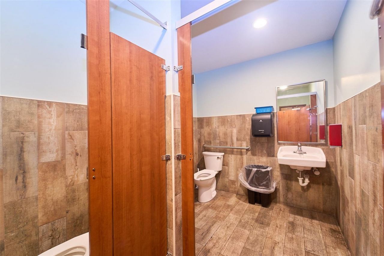 704 E Brandon Boulevard, Brandon, FL 33511 Photo