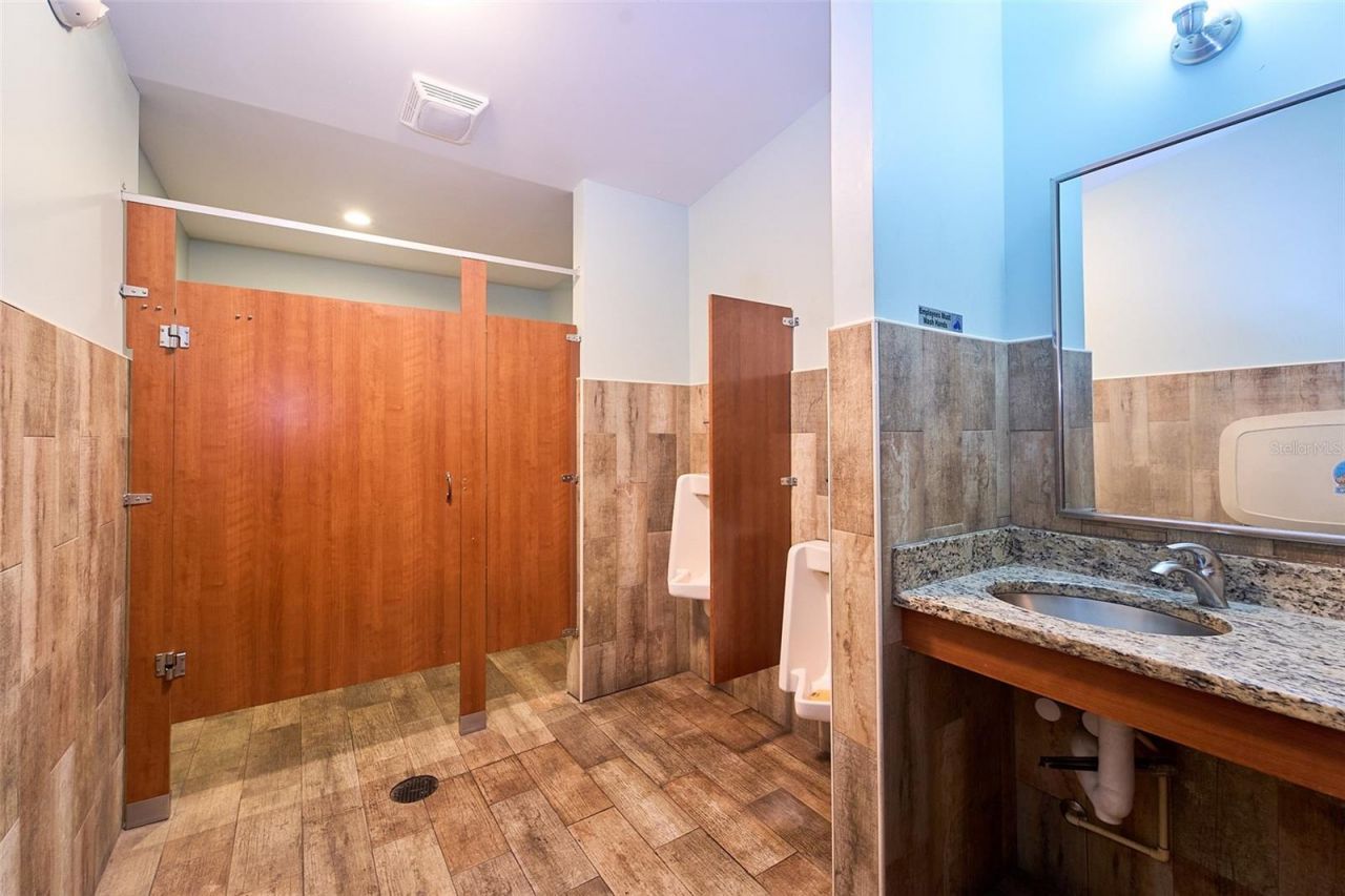 704 E Brandon Boulevard, Brandon, FL 33511 Photo