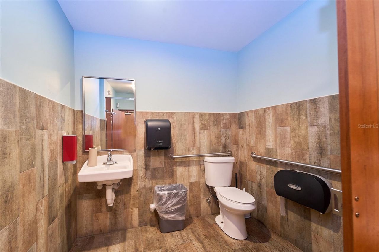 704 E Brandon Boulevard, Brandon, FL 33511 Photo