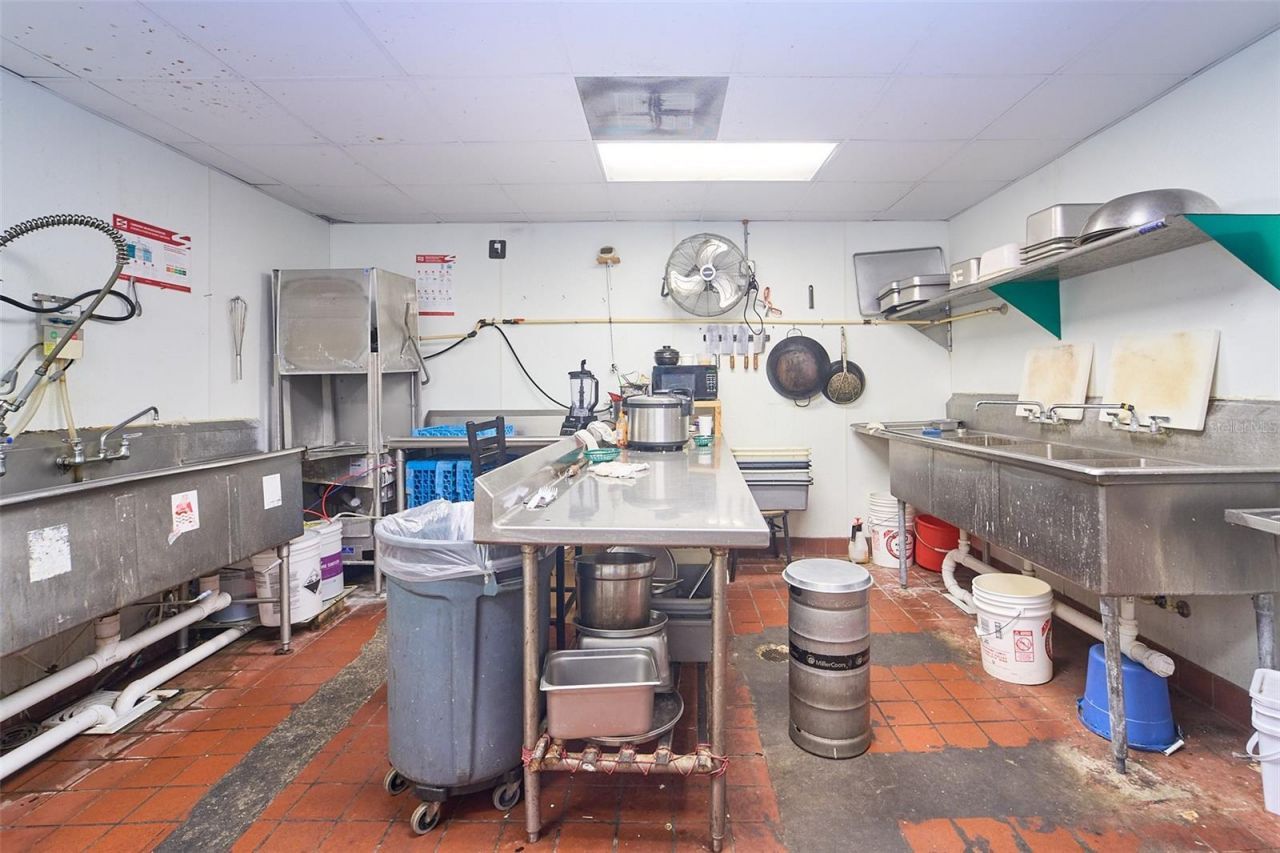 704 E Brandon Boulevard, Brandon, FL 33511 Photo