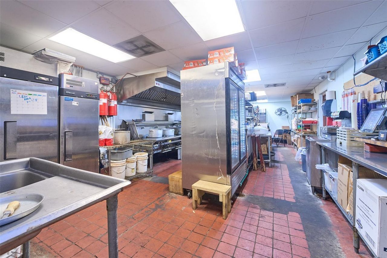 704 E Brandon Boulevard, Brandon, FL 33511 Photo