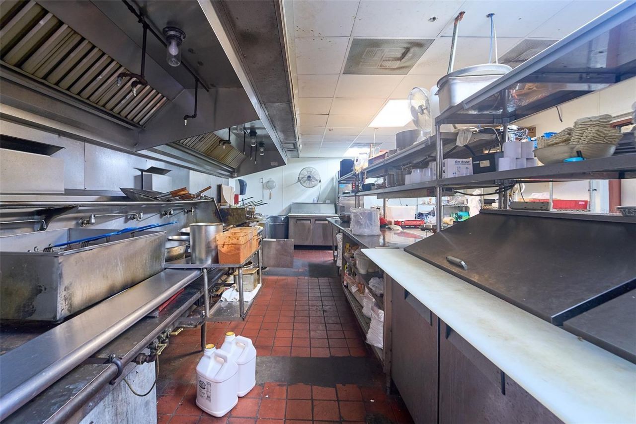 704 E Brandon Boulevard, Brandon, FL 33511 Photo