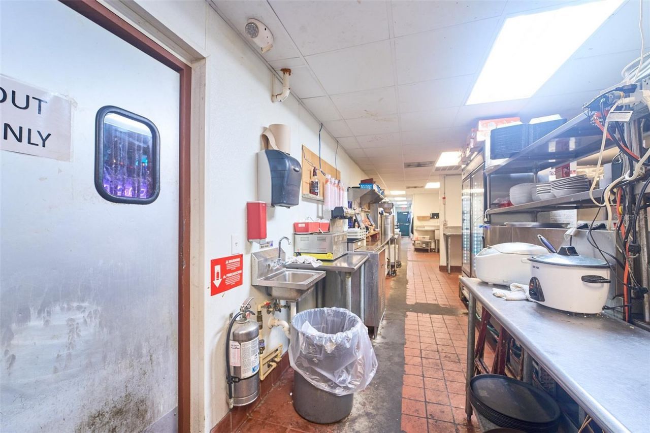 704 E Brandon Boulevard, Brandon, FL 33511 Photo