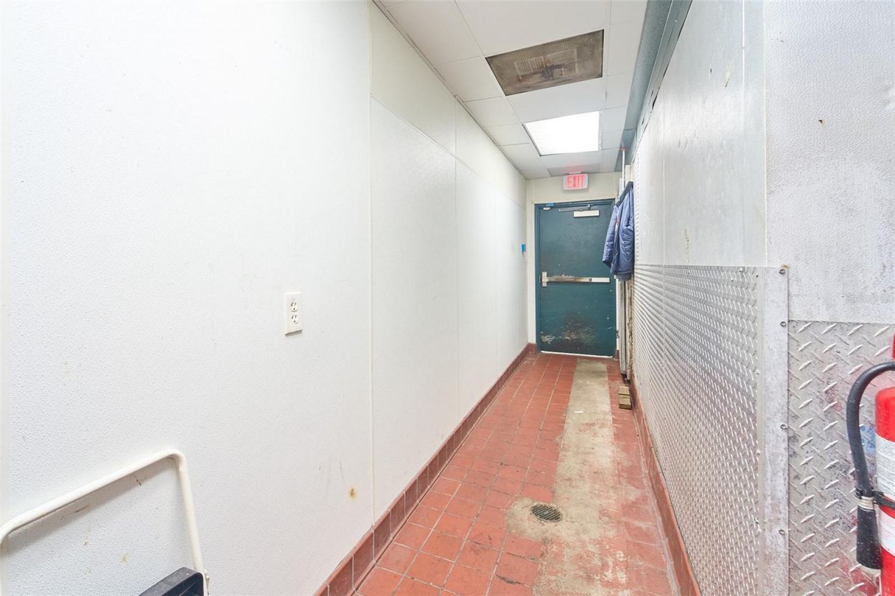 704 E Brandon Boulevard, Brandon, FL 33511 Photo