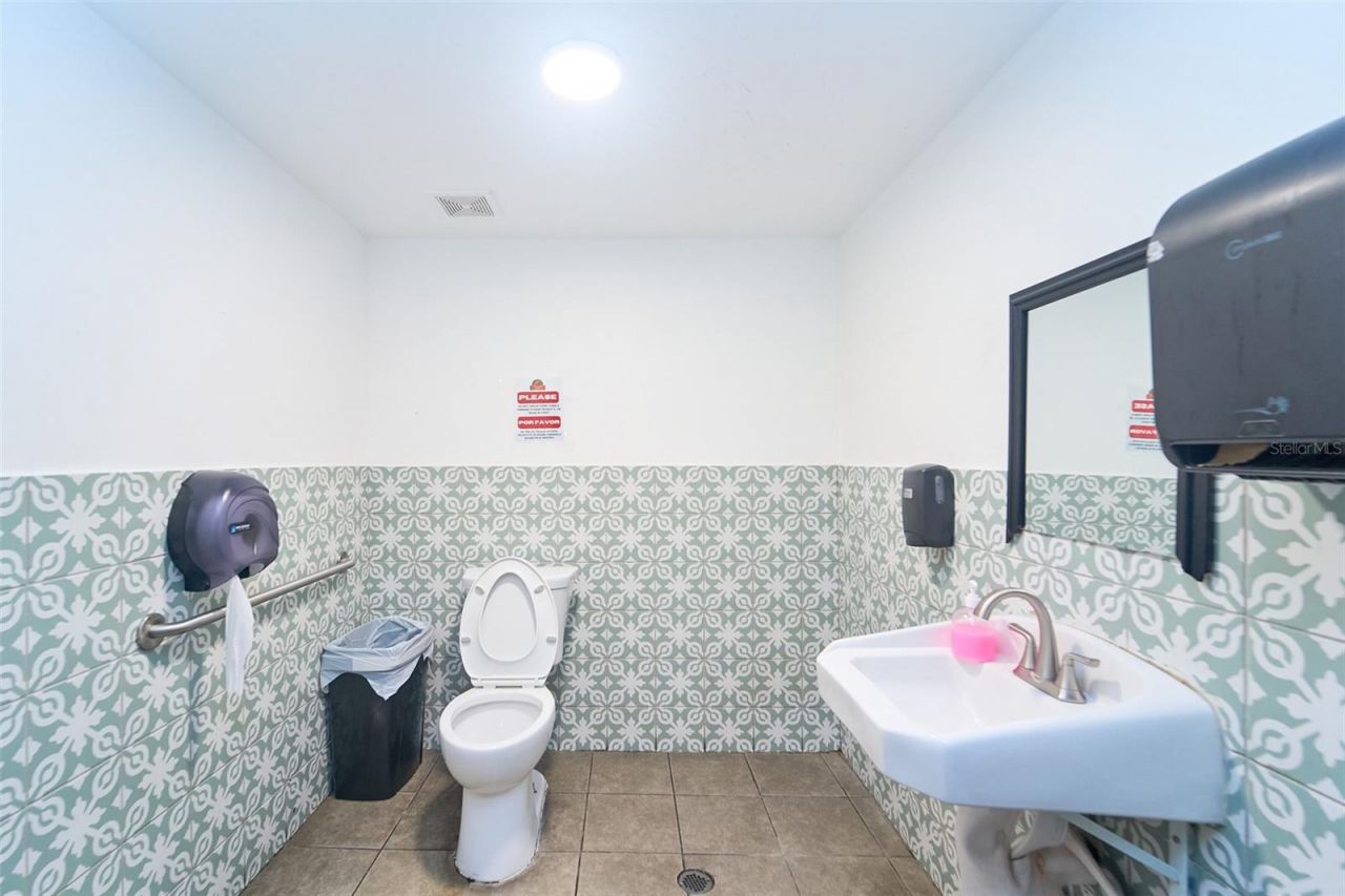 706 E Brandon Boulevard, Brandon, FL 33511 Photo