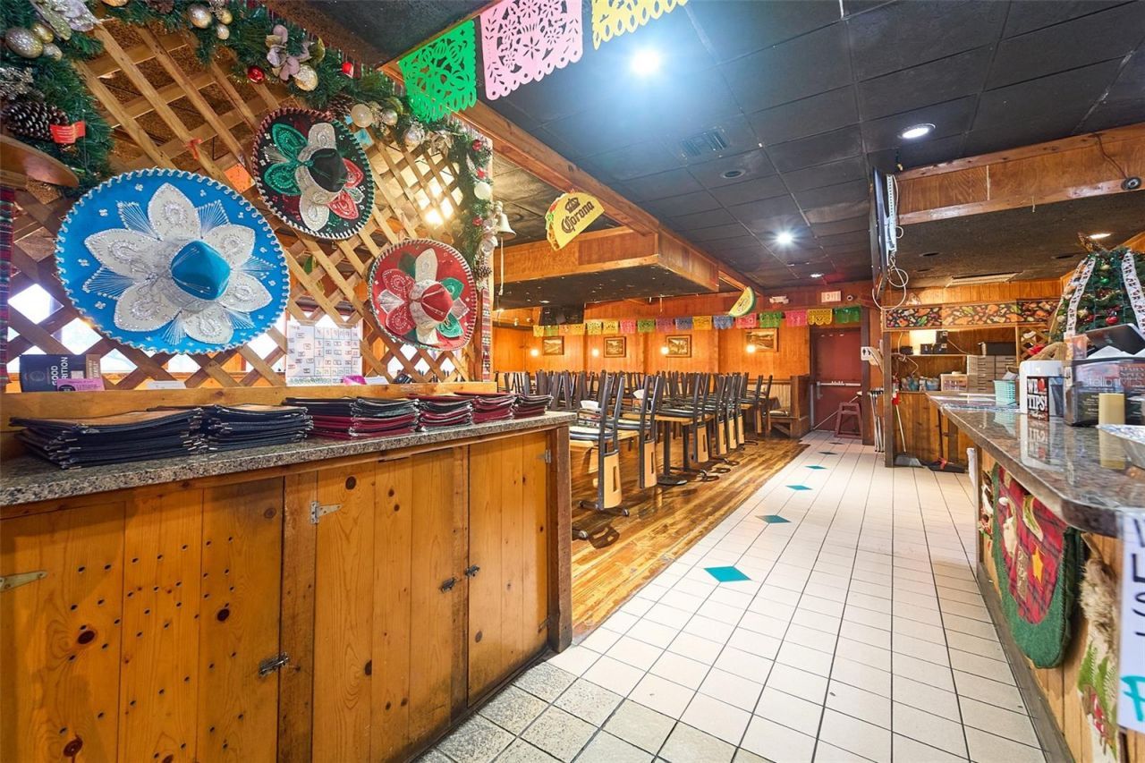 706 E Brandon Boulevard, Brandon, FL 33511 Photo