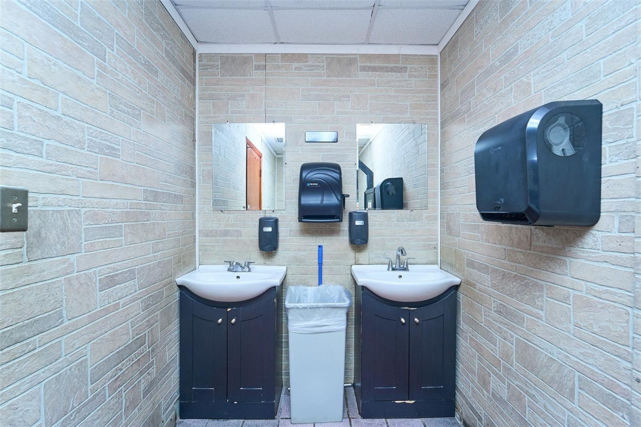 706 E Brandon Boulevard, Brandon, FL 33511 Photo