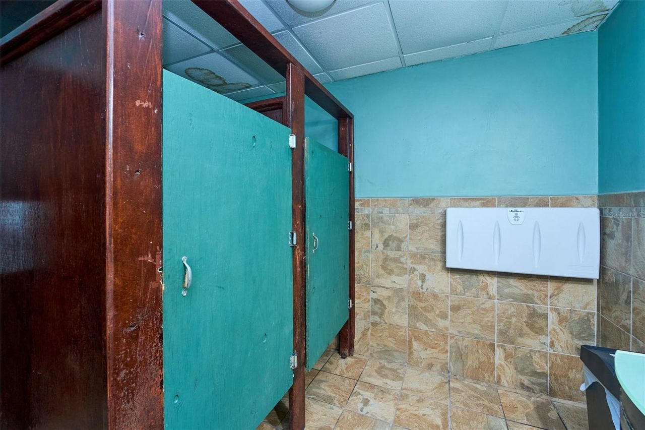 706 E Brandon Boulevard, Brandon, FL 33511 Photo