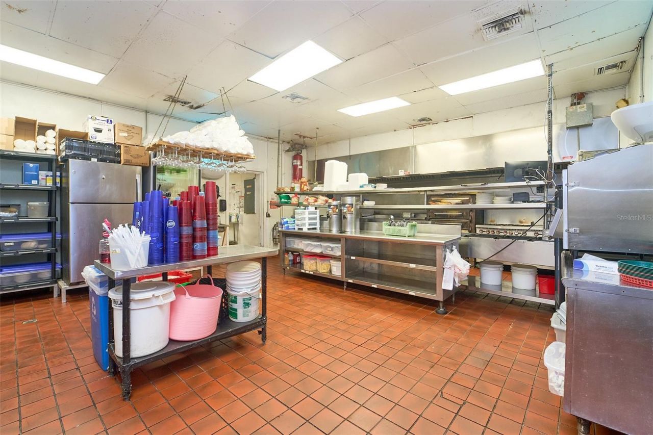 706 E Brandon Boulevard, Brandon, FL 33511 Photo