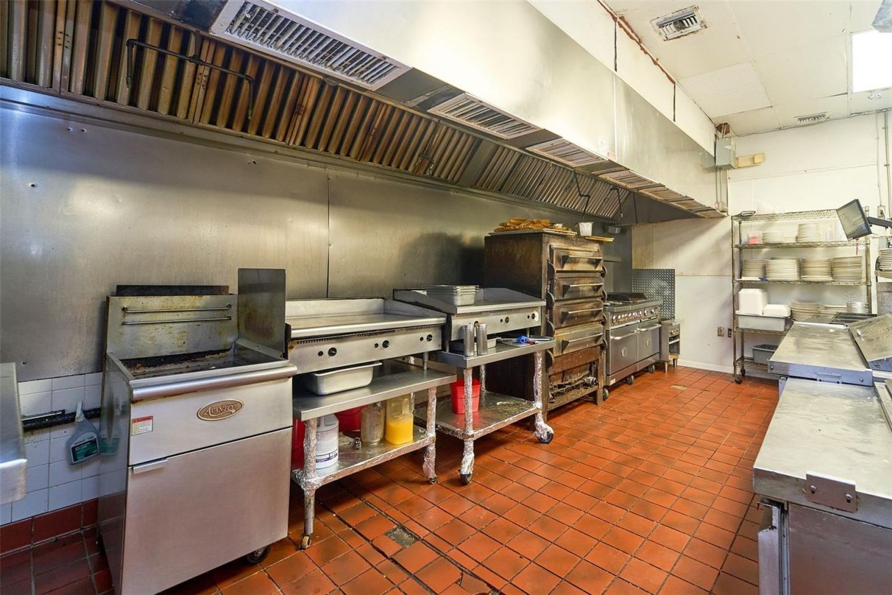 706 E Brandon Boulevard, Brandon, FL 33511 Photo