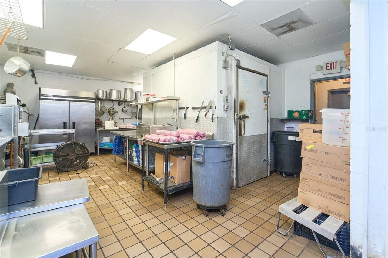 706 E Brandon Boulevard, Brandon, FL 33511 Photo