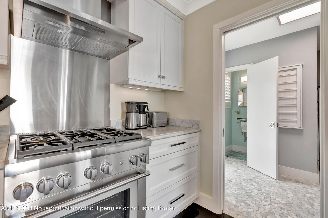 136 Worth Court S, West Palm Beach, FL 33405 Photo