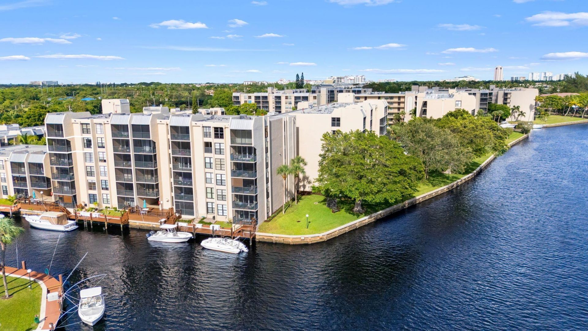 15 Royal Palm Way, Unit 505, Boca Raton, FL 33432 Photo