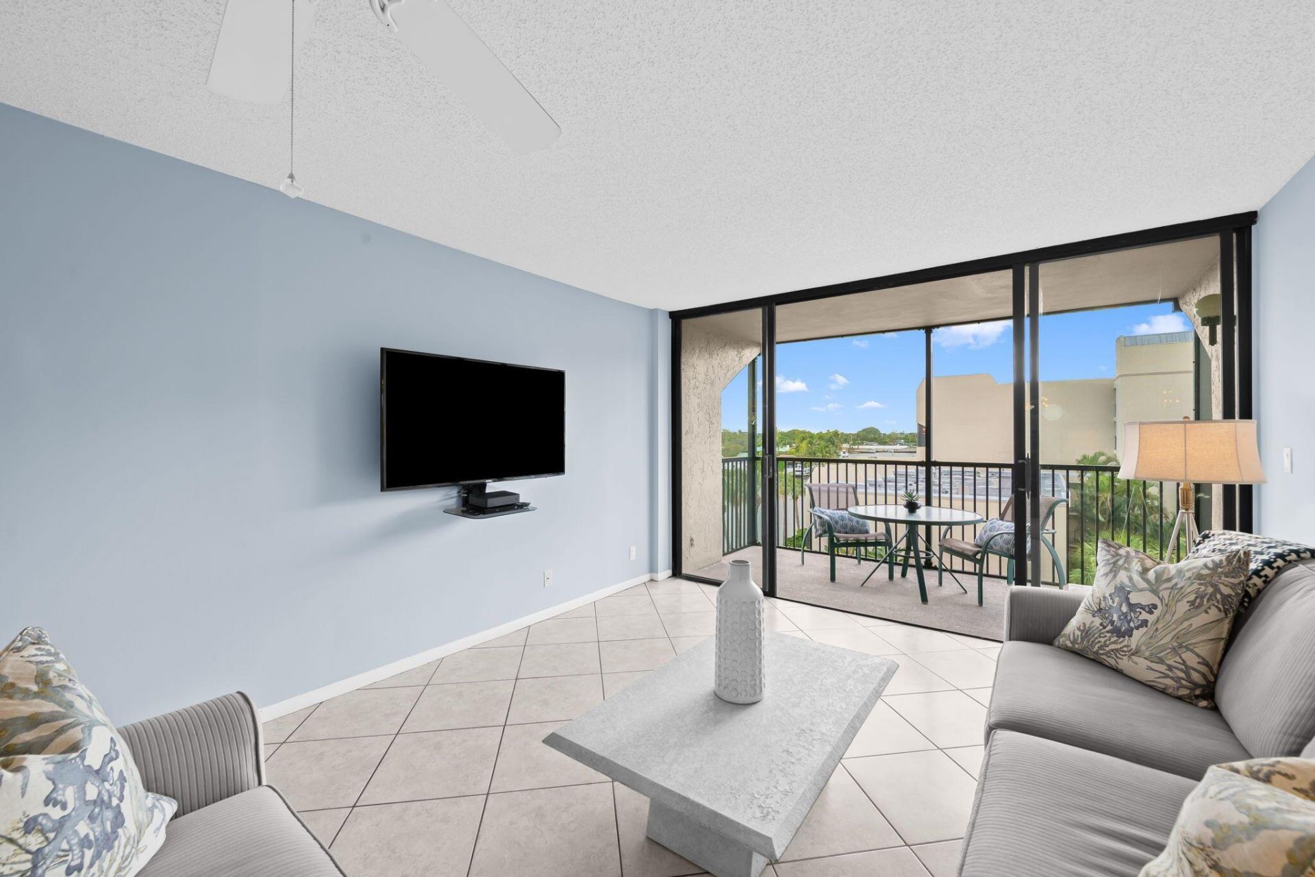 15 Royal Palm Way, Unit 505, Boca Raton, FL 33432 Photo