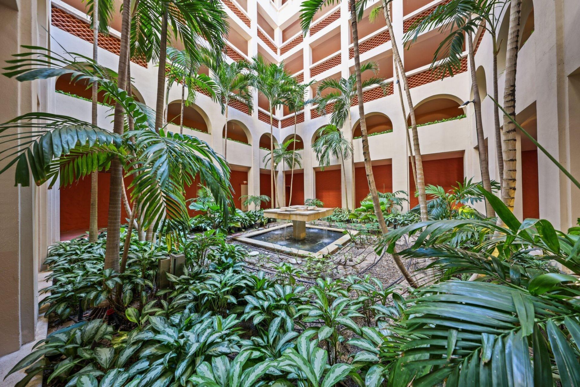 2 N Breakers Row, Unit S32, Palm Beach, FL 33480 Photo