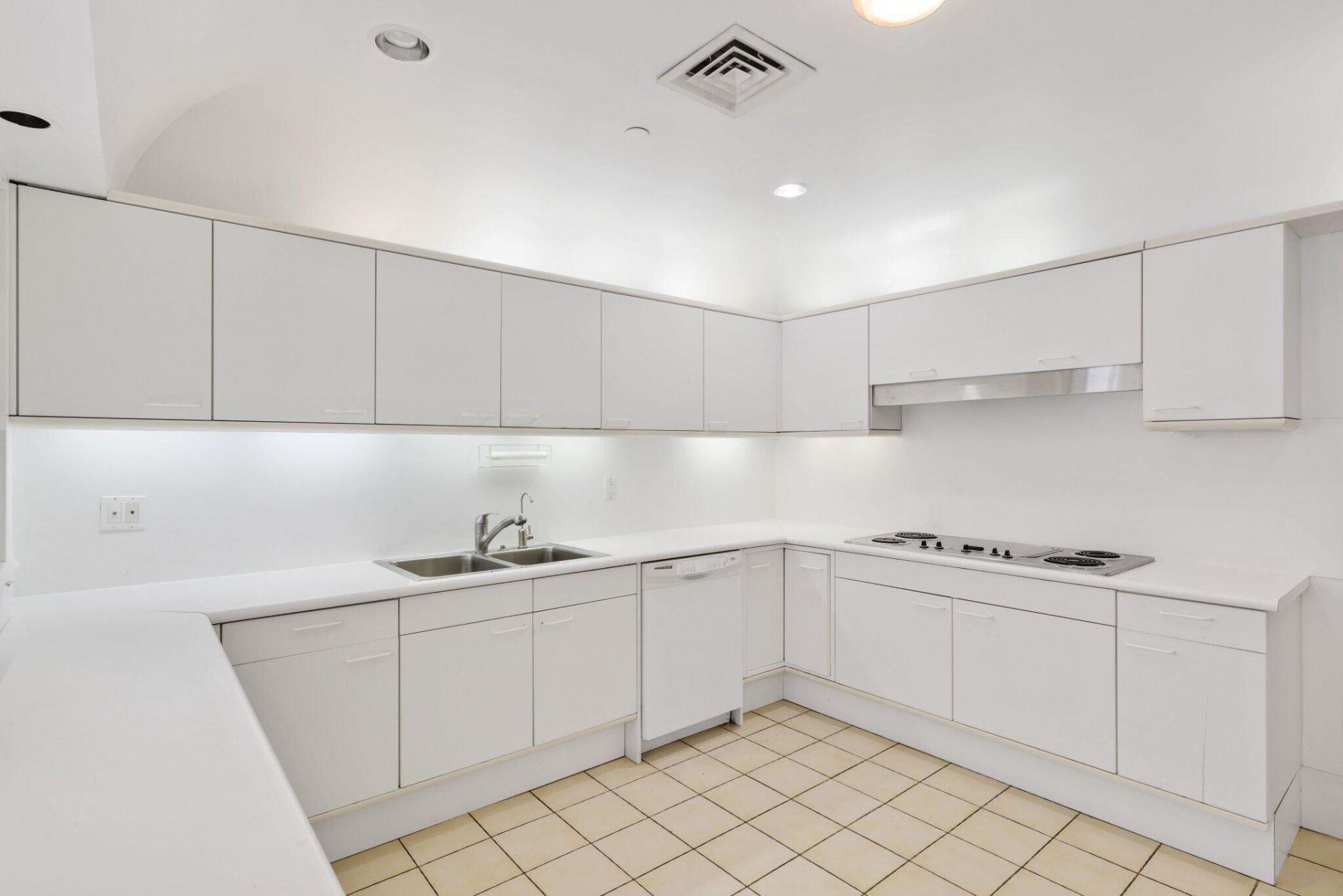 2 N Breakers Row, Unit S32, Palm Beach, FL 33480 Photo