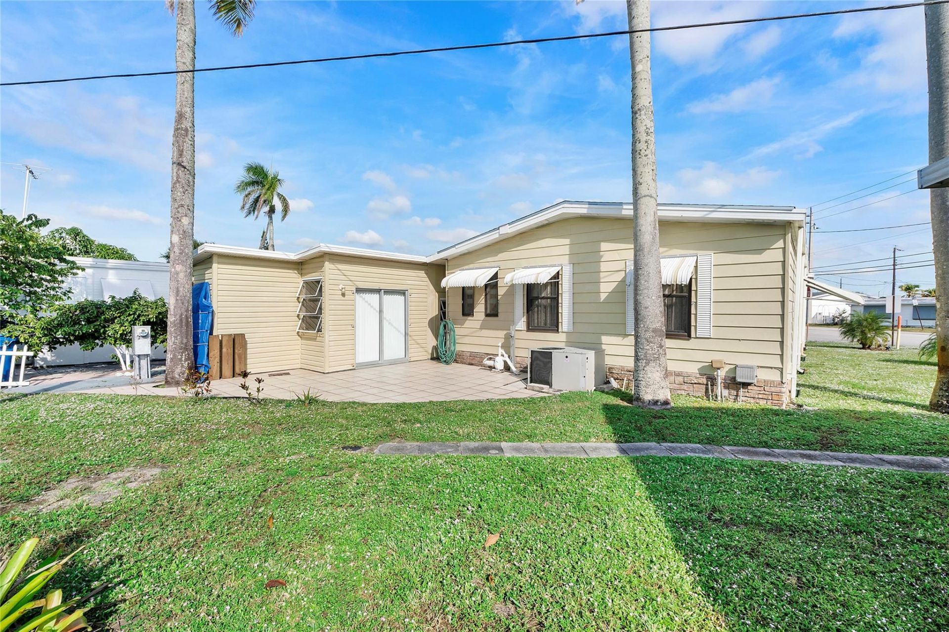 8600 SW 16th Place, Davie, FL 33324 Photo