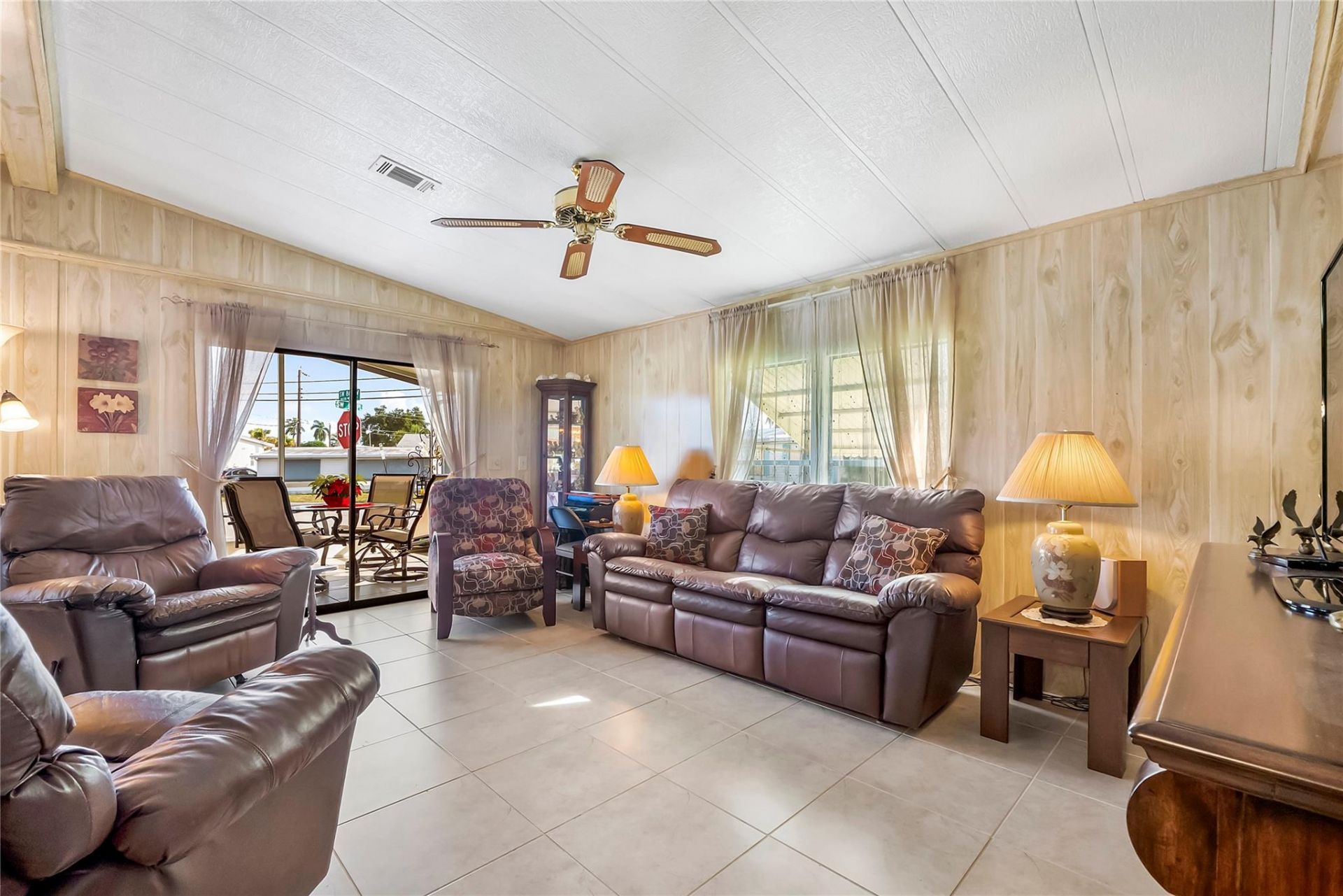 8600 SW 16th Place, Davie, FL 33324 Photo