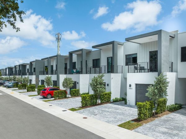 6864 SW 80th St, Miami, FL 33143