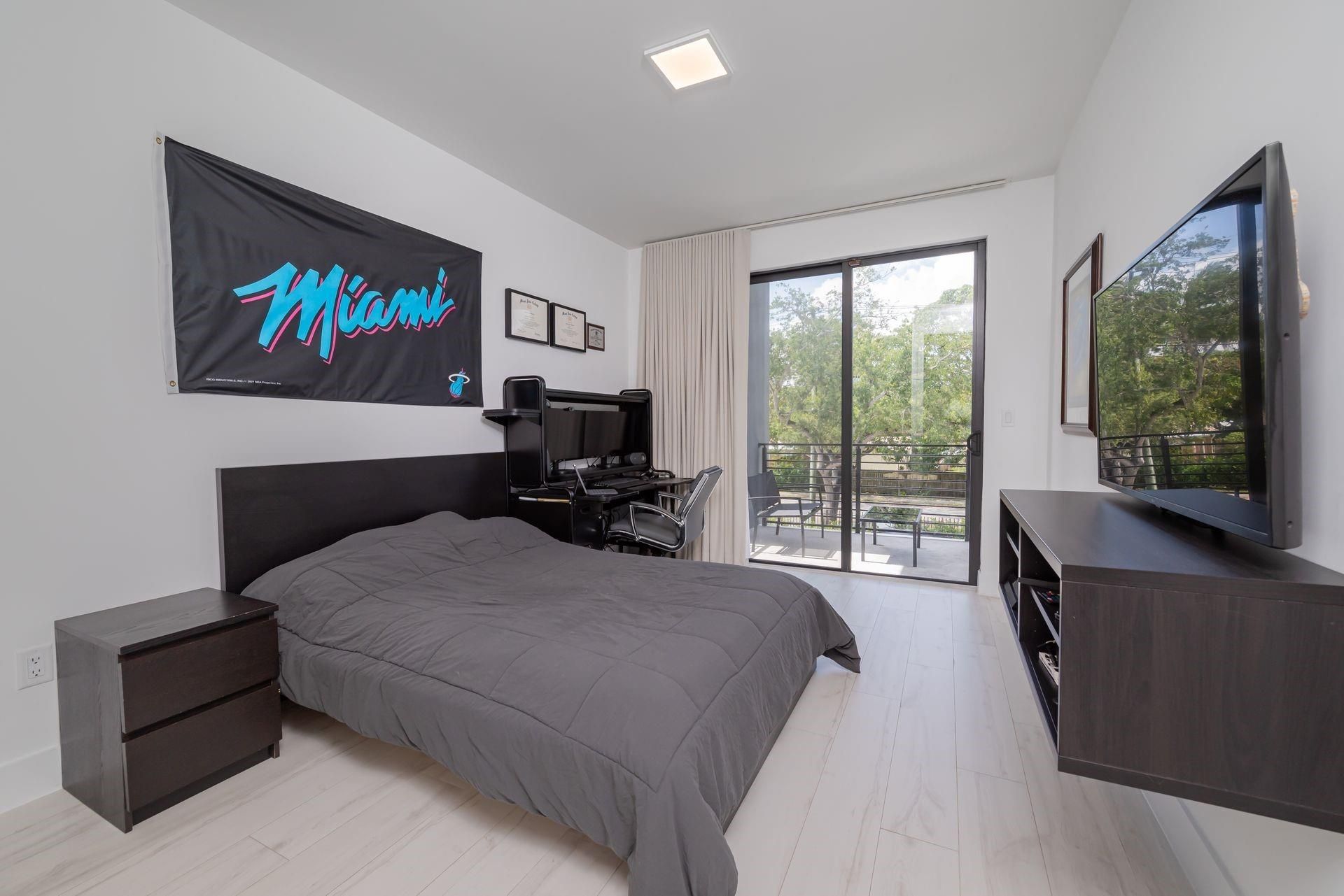 6864 SW 80th Street, Miami, FL 33143 Photo