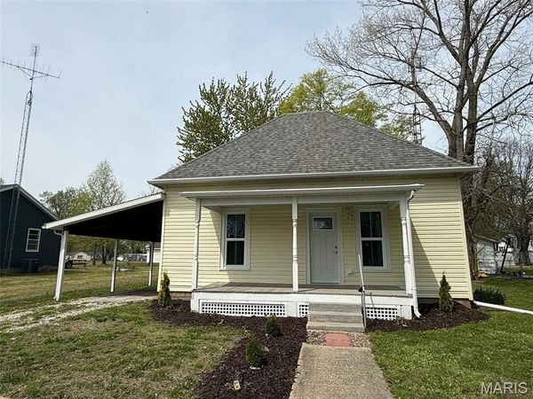 113 E Maple Street, Brownstown, IL 62418