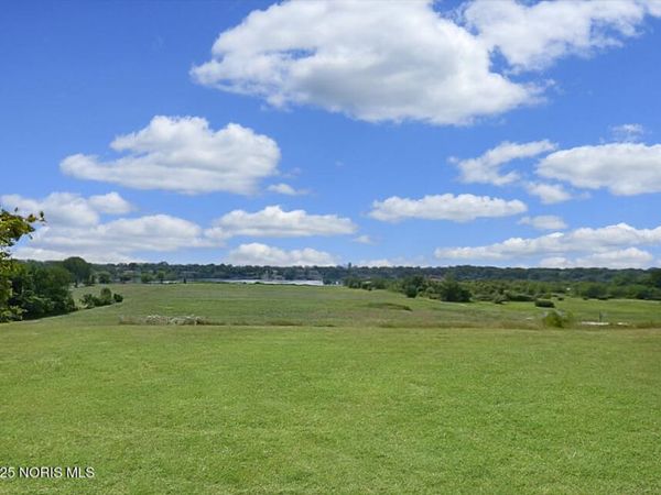 327 River Bend Lane, Maumee, OH 43537