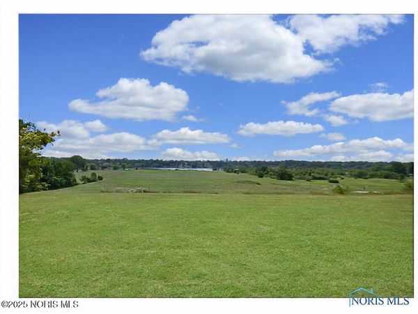 329 River Bend Lane, Maumee, OH 43537