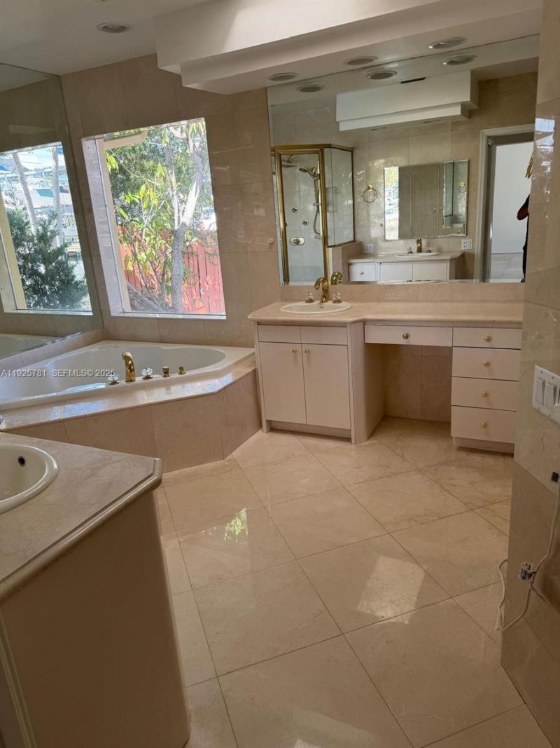 2015 Arch Creek Dr, Unit hse, North Miami, FL 33181 Photo