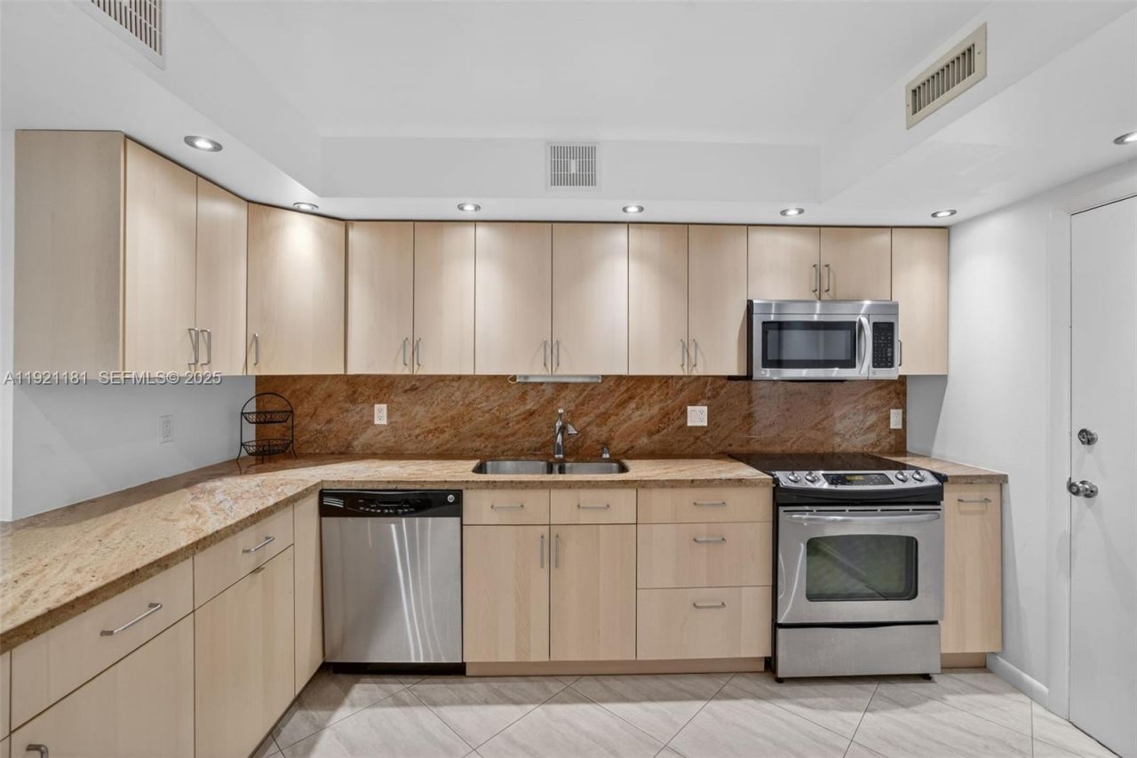 200 Diplomat Pkwy, Unit 531, Hallandale Beach, FL 33009 Photo