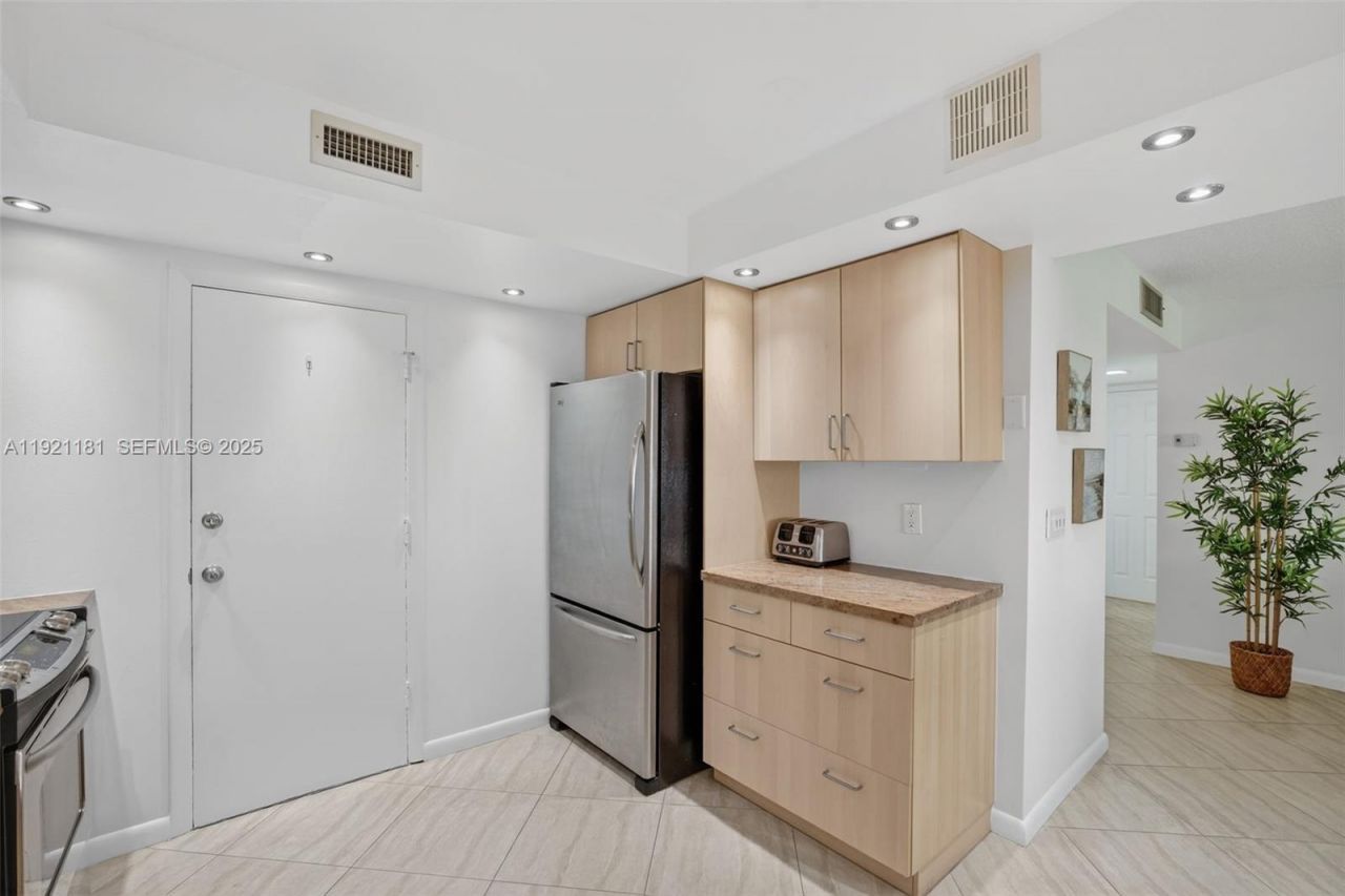 200 Diplomat Pkwy, Unit 531, Hallandale Beach, FL 33009 Photo