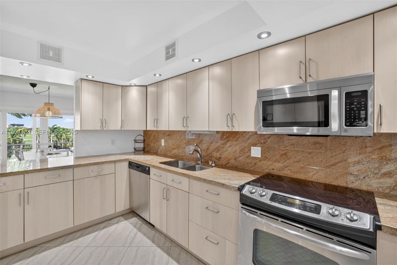 200 Diplomat Pkwy, Unit 531, Hallandale Beach, FL 33009 Photo