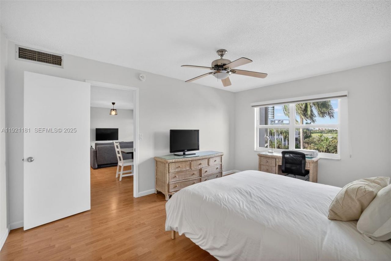 200 Diplomat Pkwy, Unit 531, Hallandale Beach, FL 33009 Photo