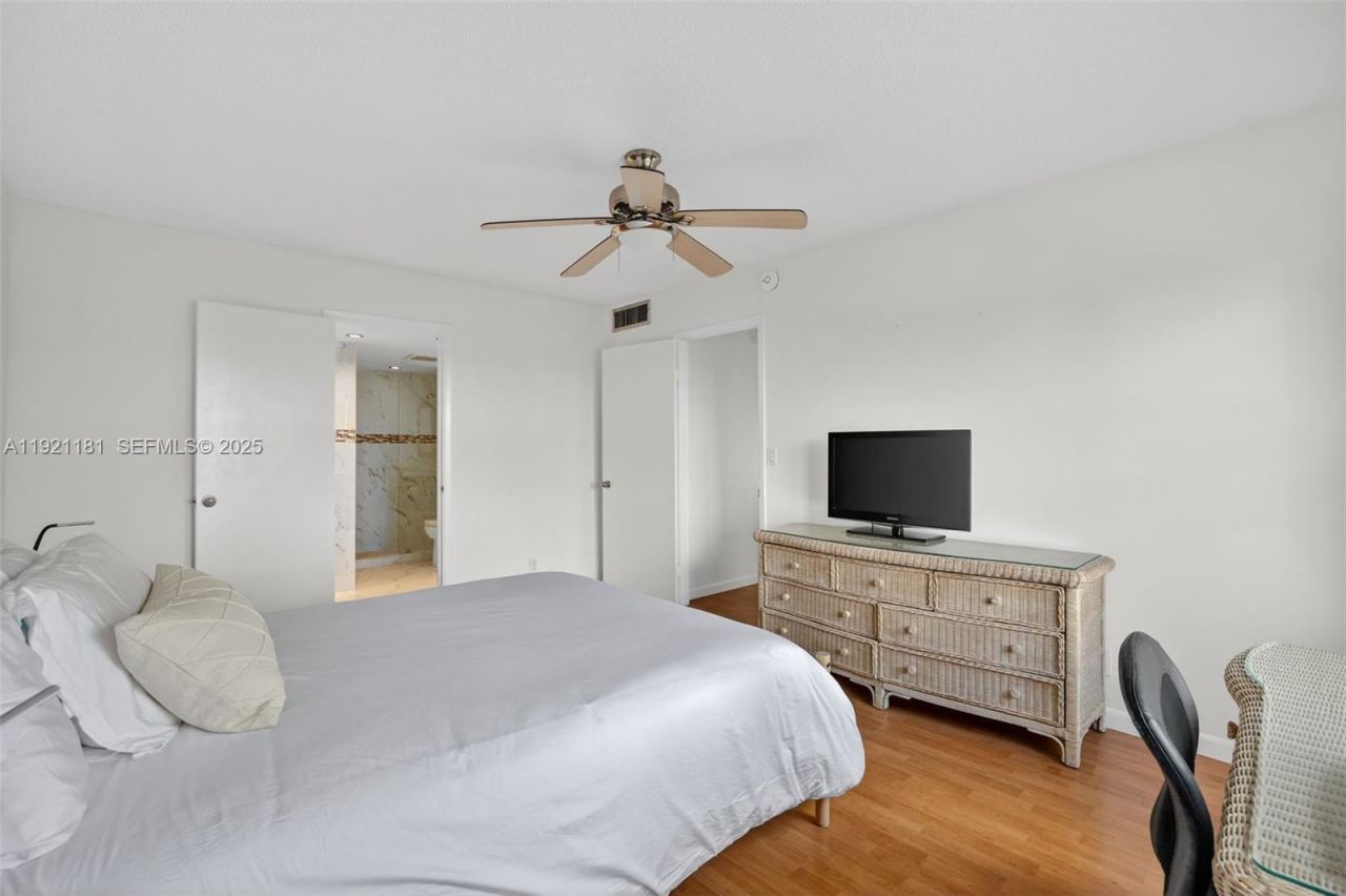 200 Diplomat Pkwy, Unit 531, Hallandale Beach, FL 33009 Photo