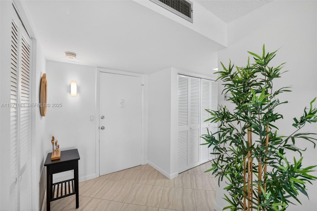 200 Diplomat Pkwy, Unit 531, Hallandale Beach, FL 33009 Photo