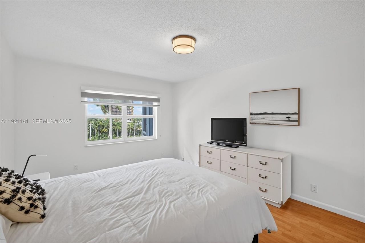 200 Diplomat Pkwy, Unit 531, Hallandale Beach, FL 33009 Photo