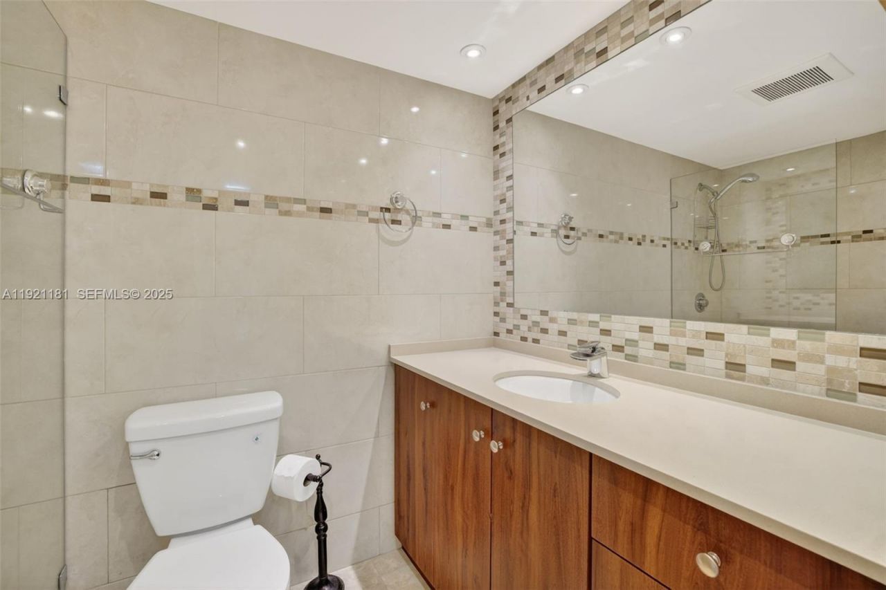 200 Diplomat Pkwy, Unit 531, Hallandale Beach, FL 33009 Photo