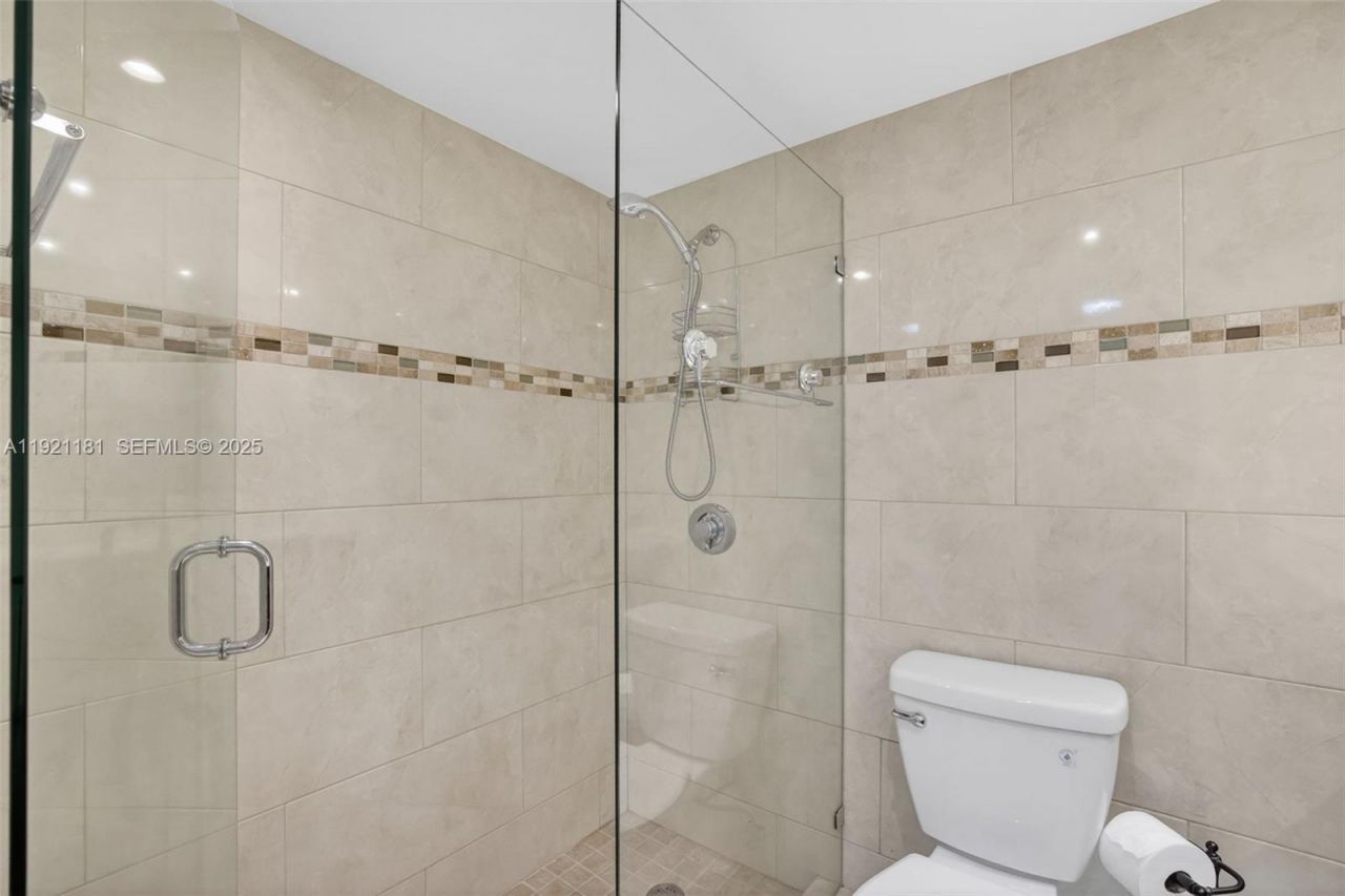 200 Diplomat Pkwy, Unit 531, Hallandale Beach, FL 33009 Photo