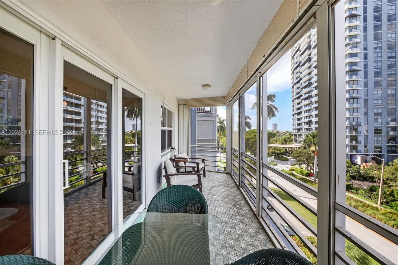 200 Diplomat Pkwy, Unit 531, Hallandale Beach, FL 33009 Photo
