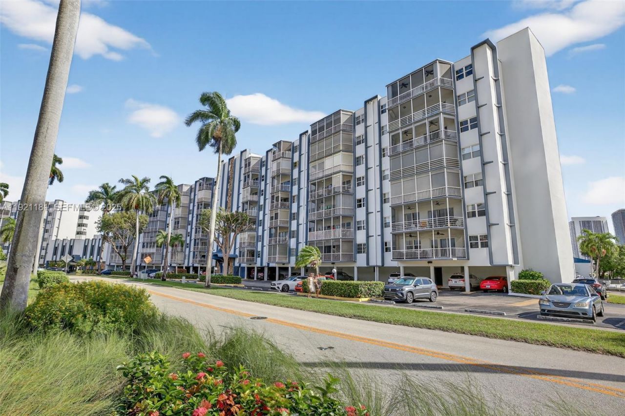 200 Diplomat Pkwy, Unit 531, Hallandale Beach, FL 33009 Photo